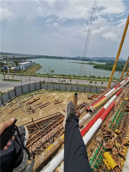 兴文县作业中发生设备损坏或人员意外，责任怎么划分？