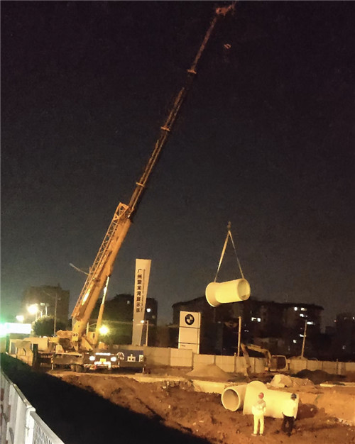 兴文县“弯臂矫正”—— 吊车的 “形变补偿” 技术